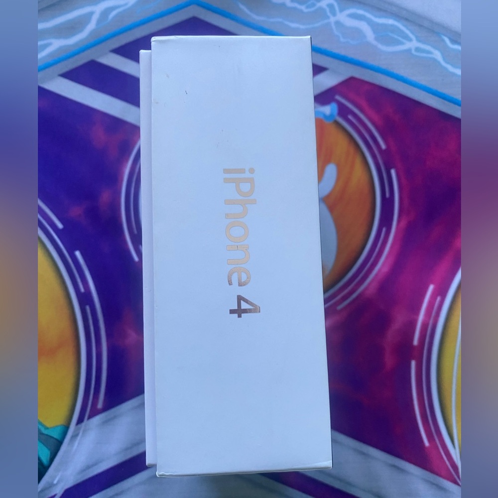 iPhone 4 Empty Box with inserts - Picture 2 of 6